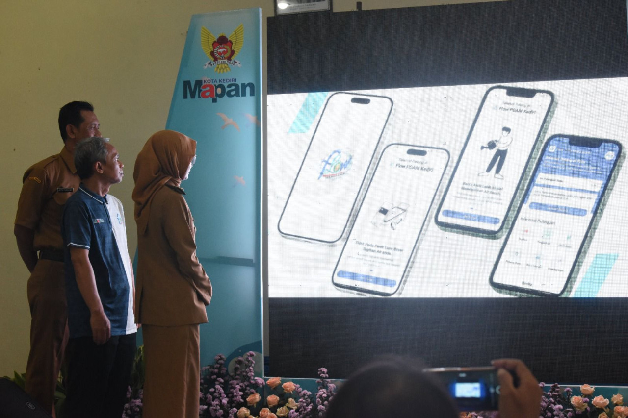 Peluncuran aplikasi Flow Tirta Dhaha Mobile. (Foto: Pemkot Kediri/jatimnow.com)