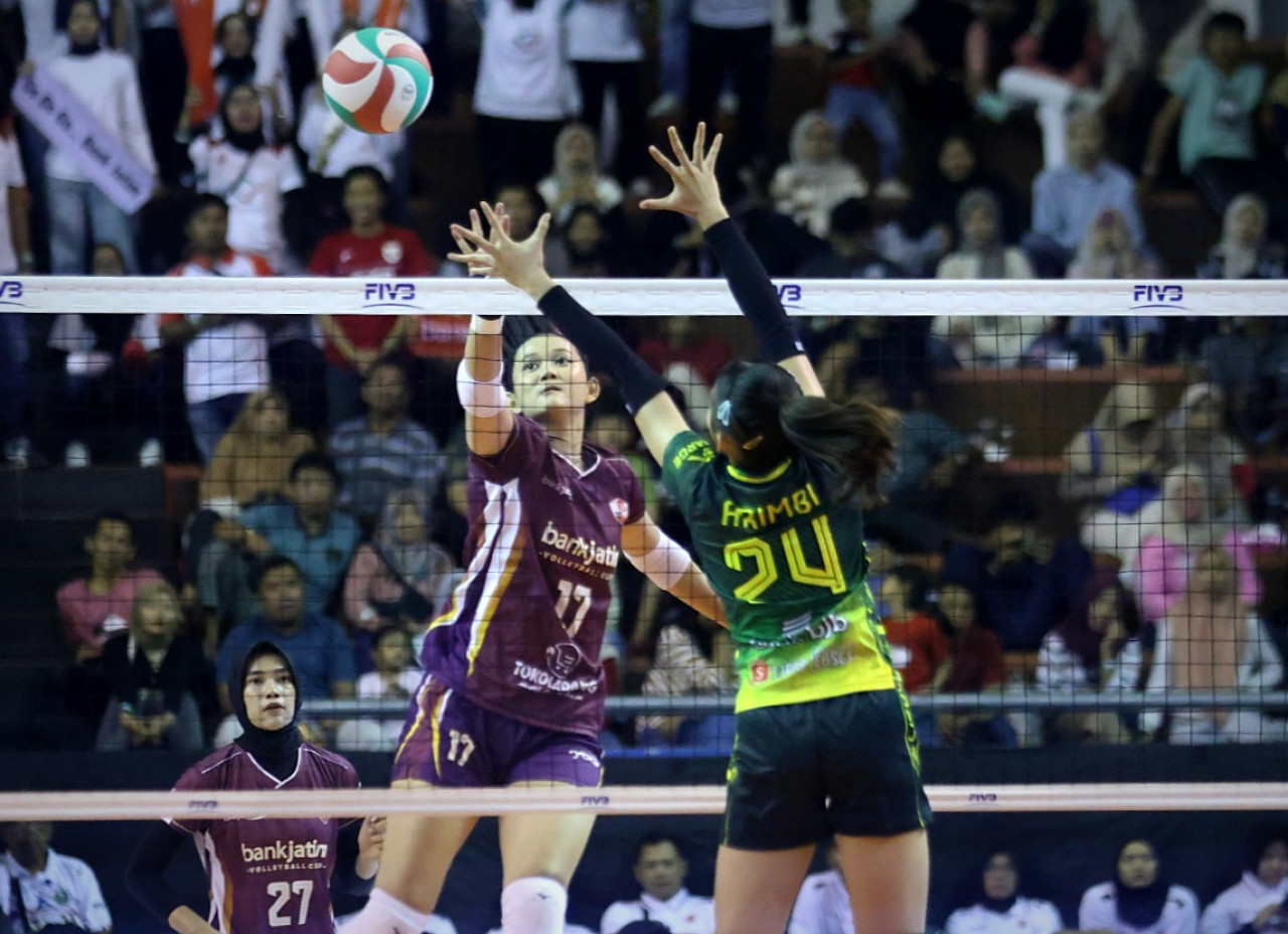 Pertandingan voli putri antara tim Bank Jatim vs Rajawali O2C di babak Final Four Livoli Divisi Utama 2025. (Foto: PBVSI for jatimnow.com)