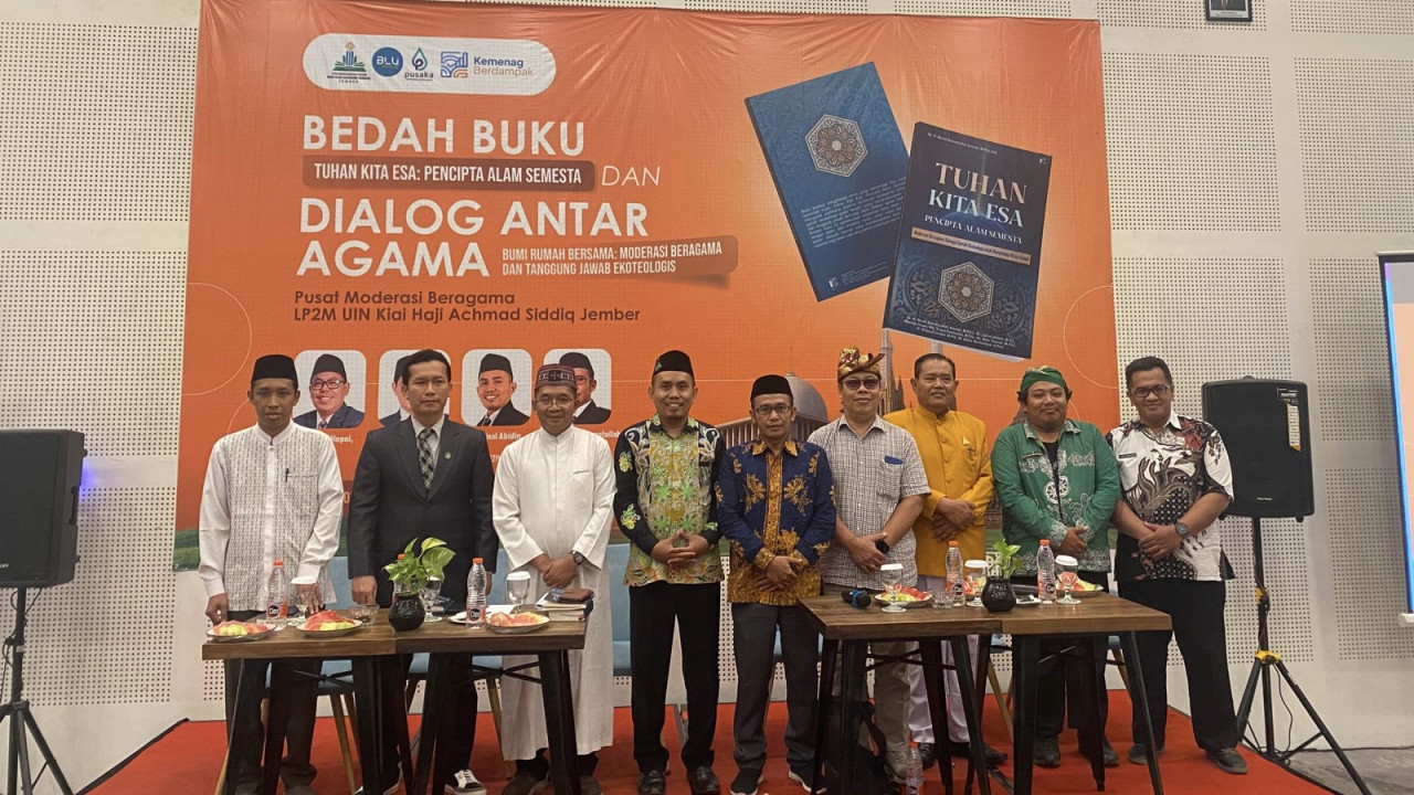 Bedah buku "Tuhan Kita Esa: Pencipta Alam Semesta dihadiri tokoh lintas agama. (Foto: Sugianto/jatimnow.com)