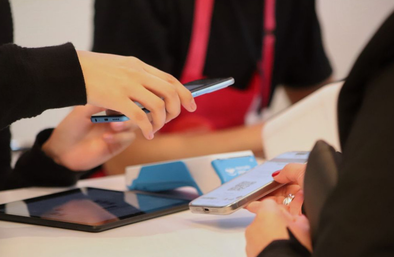 Survei Ungkap Kekhawatiran Warga Surabaya Saat Belanja Gadget Online