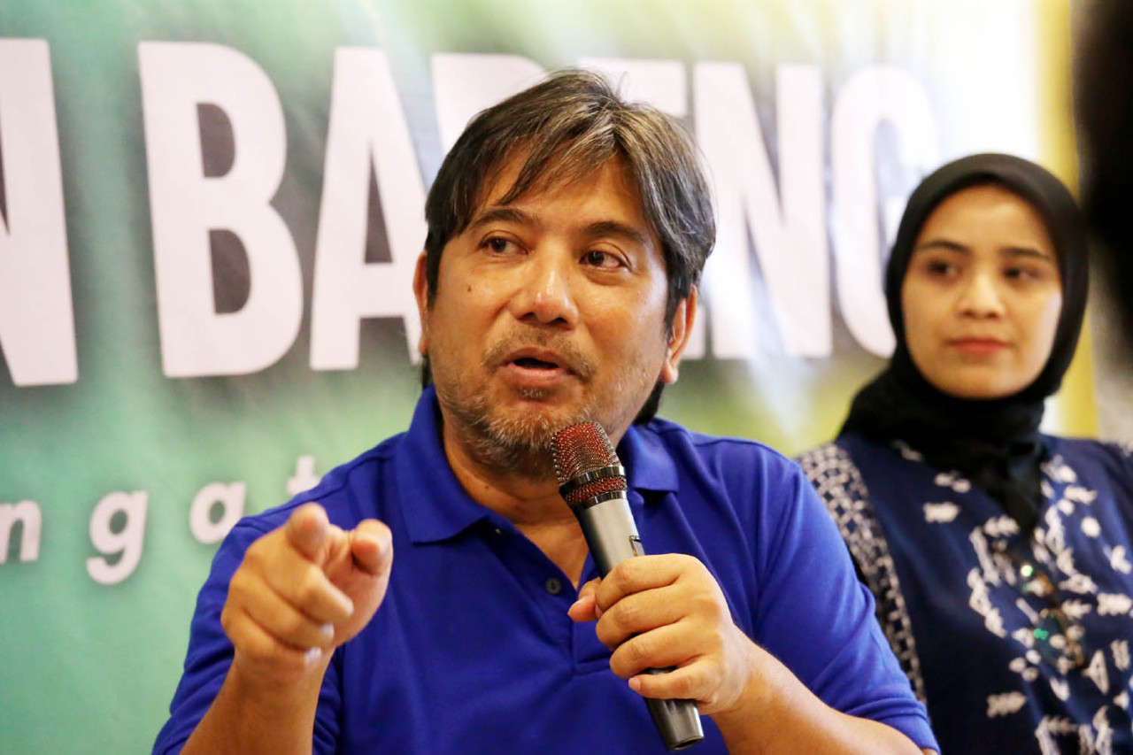 Pendiri Malang Autism Center, Mohammad Cahyadi, membrikan keterangan dalam Jagongan Bareng "Autisme Dengan dan Kita" yang digelar di Rumah Literasi Digital (RLD) Surabaya, Senin (29/9/2025). (Foto: Ali Masduki/jatimnow.com)