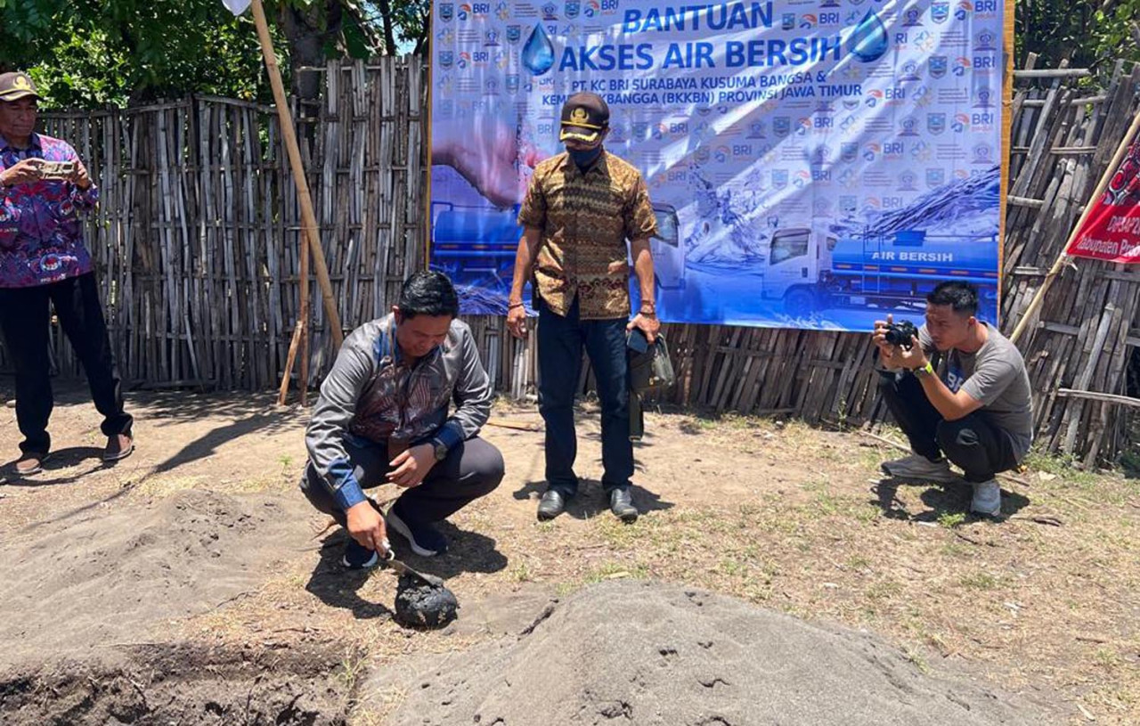 Pencanangan sekaligus peletakan batu pertama pembangunan sarana dan prasarana air bersih dilakukan di Desa Jabungsisir, Kecamatan Paiton, pada Kamis (02/10/2025). (Foto: BRI for jatimnow.com)