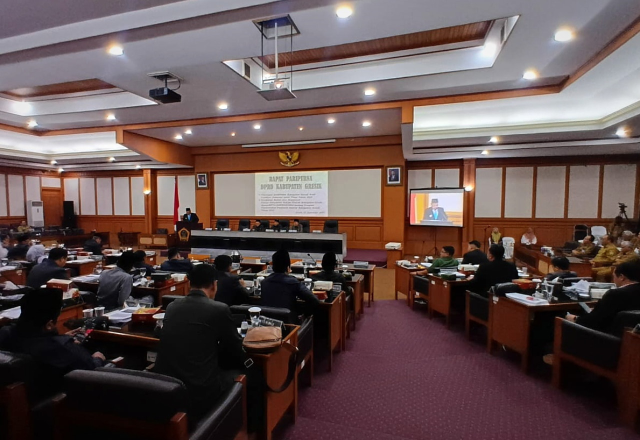 Rapat Paripurna Penetapan Ranperda hasil fasilitasi Gubernur Jawa Timur serta Perubahan Kedua Propemperda Tahun 2025 (Foto: DPRD Gresik/jatimnow.com)