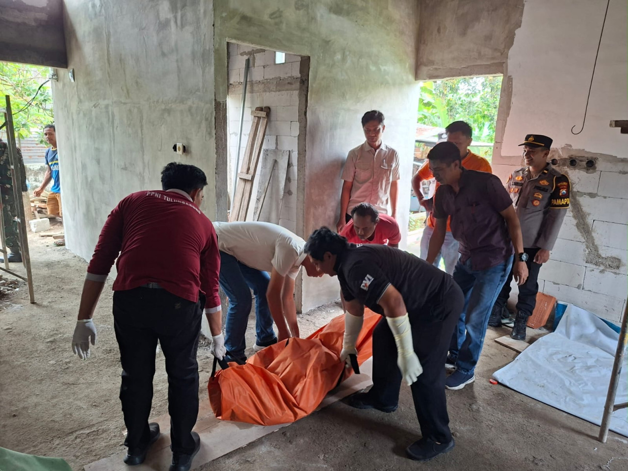 Berniat Tolong Temannya, Tukang Bangunan di Tulungagung Tewas Kesetrum