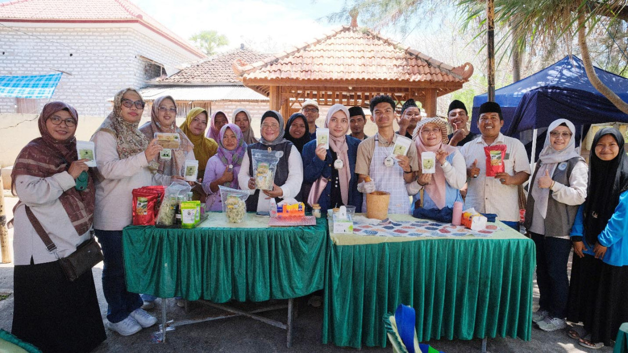 Kegiatan ini mendapat sambutan hangat dari berbagai lapisan masyarakat, mulai dari kepala desa, tokoh masyarakat, hingga Ketua Kelompok Sadar Wisata (POKDARWIS). (Foto/Tim Pengmas)