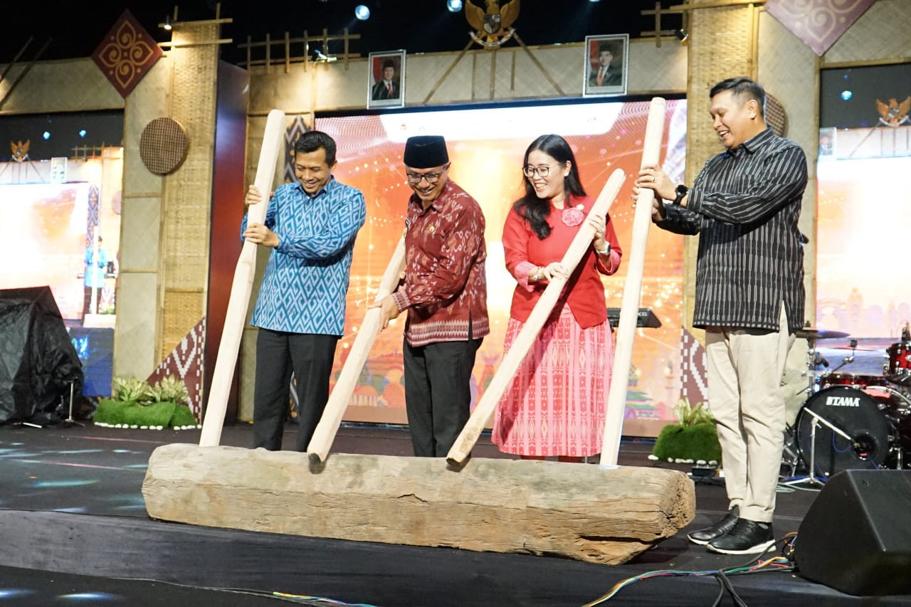 Pembukaan Kediri Finfest 2025 oleh Wakil Wali Kota Kediri dan Kepala OJK Kediri. (Foto: Pemkot Kediri/jatimnow.com)