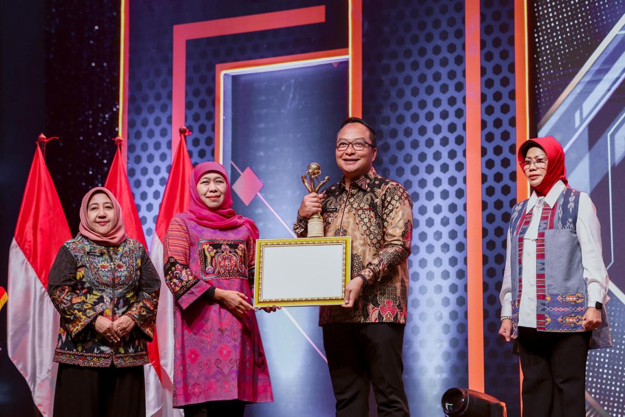 Catat Nilai Realisasi Investasi Rp37,9 Triliun, Gresik Raih Investment Award Jatim 2024