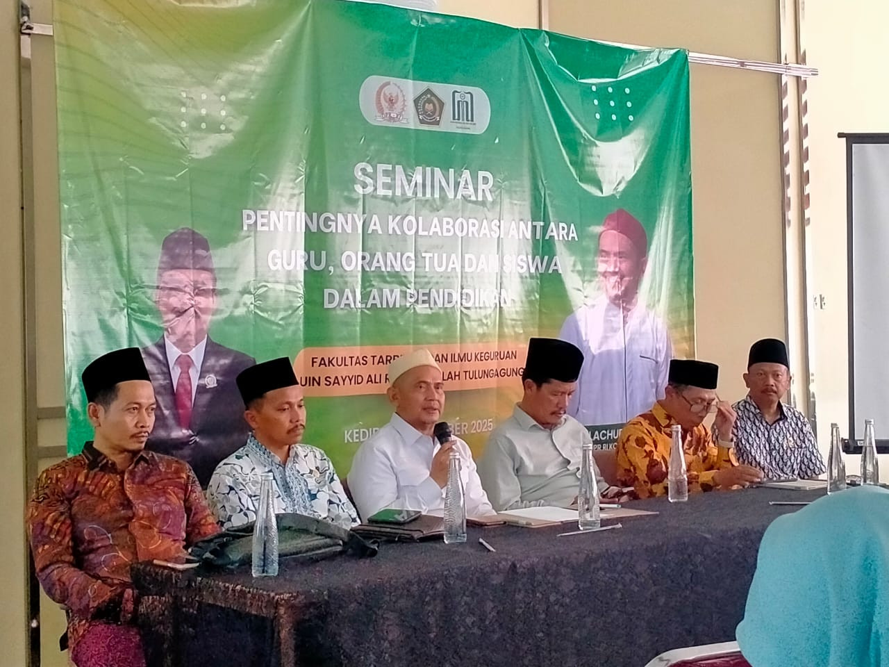 KH. An’im Falachuddin Markus saat mengisi seminar pentingnya kolaborasi antara guru, orang tua dan siswa dalam pendidikan. (Foto: Istimewa)