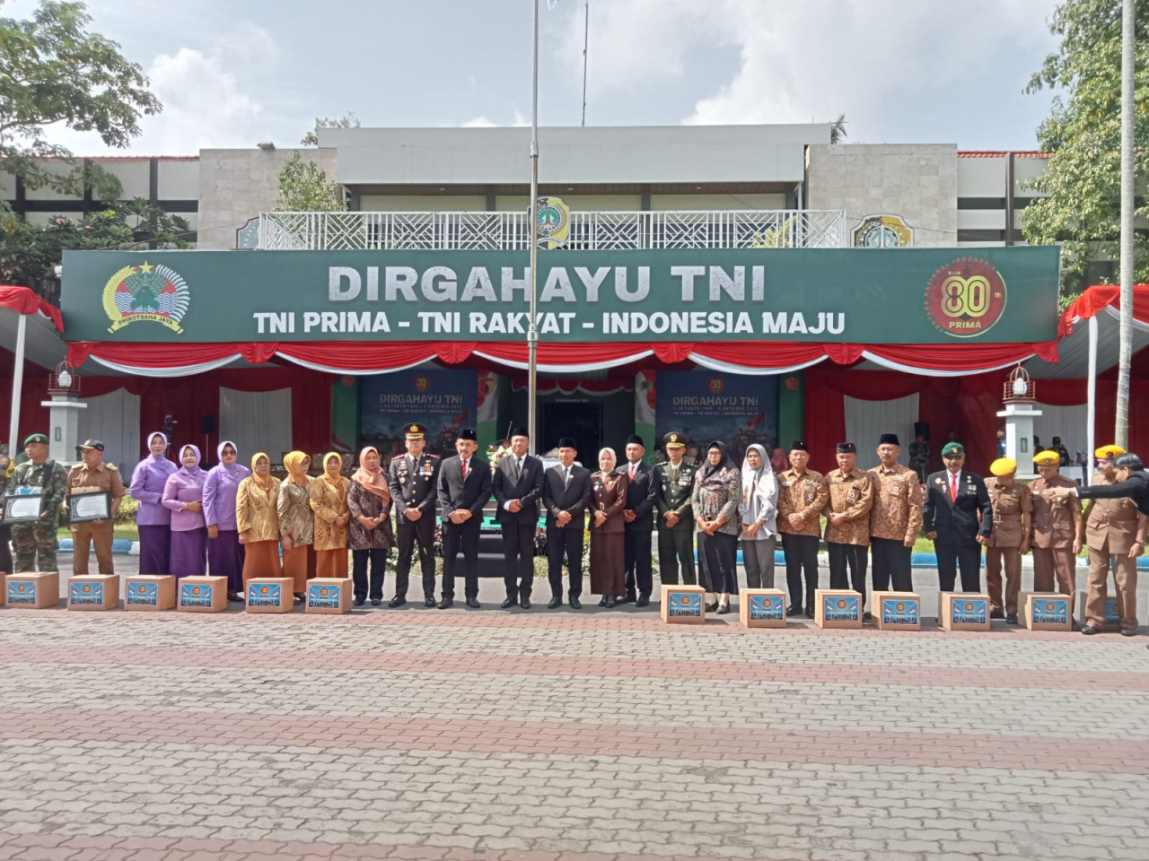 HUT ke-80 TNI, Bupati Ajak TNI Jaga Keharmonisan di Tulungagung