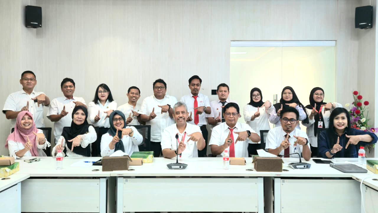 Tim panitia adhoc bersama para dekan tiap fakultas di Untag Surabaya.  (Foto/Humas Untag Surabaya)