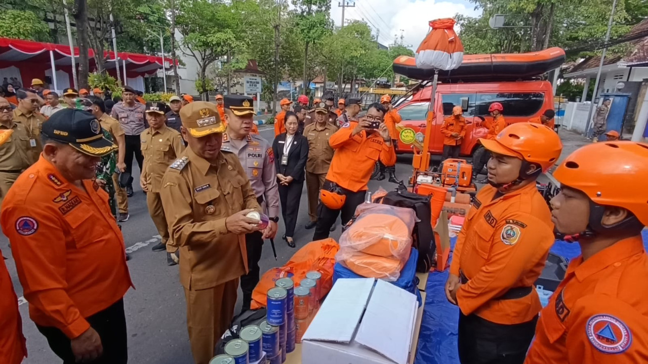 Foto: Bupati Tulungagung, Gatut Sunu Wibowo saat meninjau persiapan menghadapi bencana. (Bramanta/jatimnow.com)