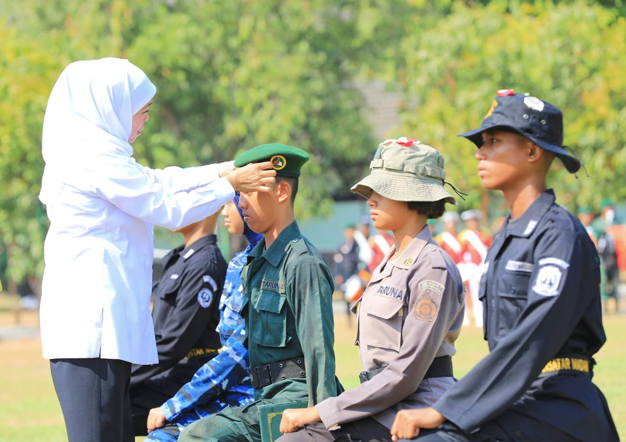 Gubernur Khofifah memimpin pembaretan siswa Taruna pada 2024 lalu (dok.jatimnow.com)