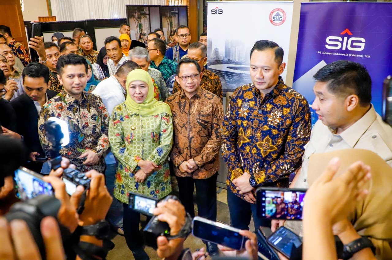 Gubernur Khofifah bersama sejumlah menteri di Surabaya (foto: Humas Pemprov Jatim for jatimnow.com)