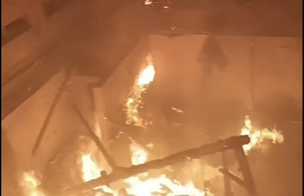 Kebakaran di Ngampel Surabaya. (Foto: Call Center 112/Surabaya)