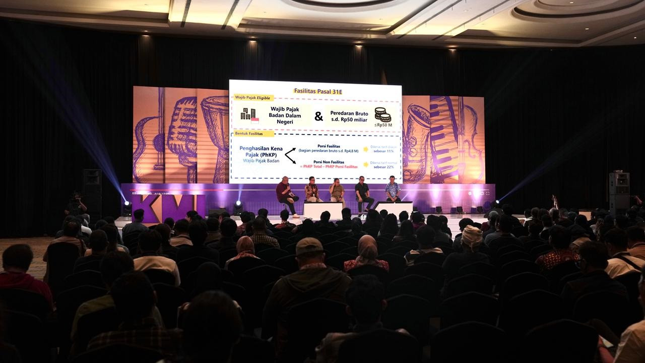 Diskusi panel ketiga bertajuk "Musik sebagai Ekonomi Kekuatan Baru" dalam gelaran Konferensi Musik Indonesia (KMI) 2025 di Jakarta, pada 9 Oktober 2025. (Foto/jatimnow.com)