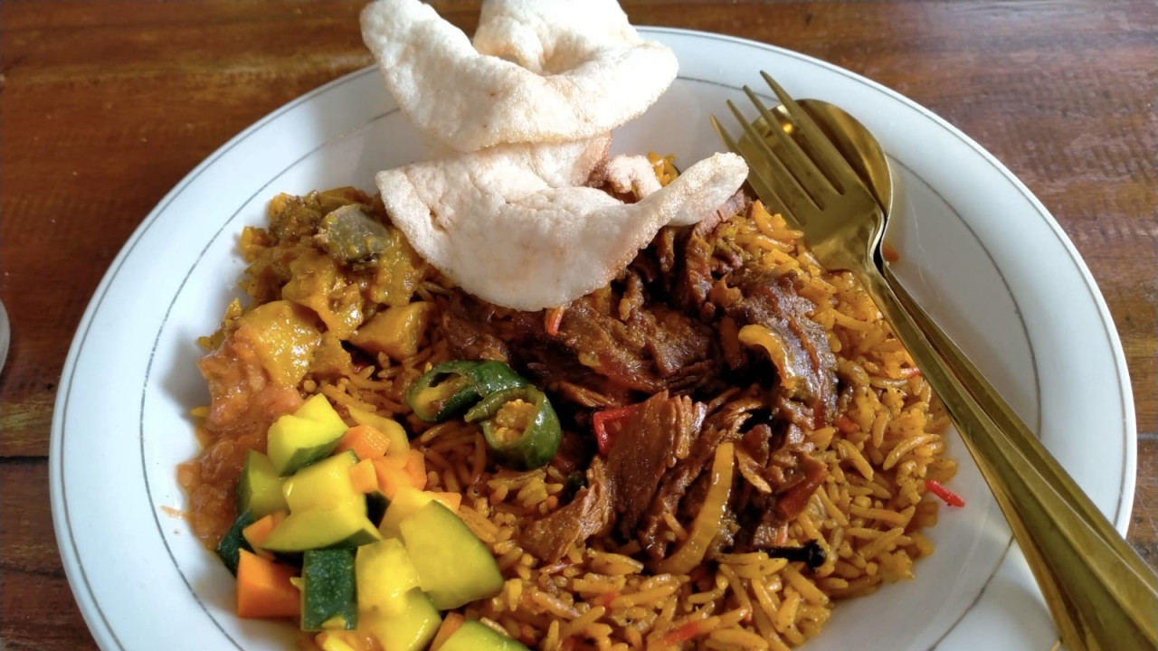 Penampakan nasi kebuli Hj Inayah. (Foto: Yanuar Dedy/jatimnow.com)