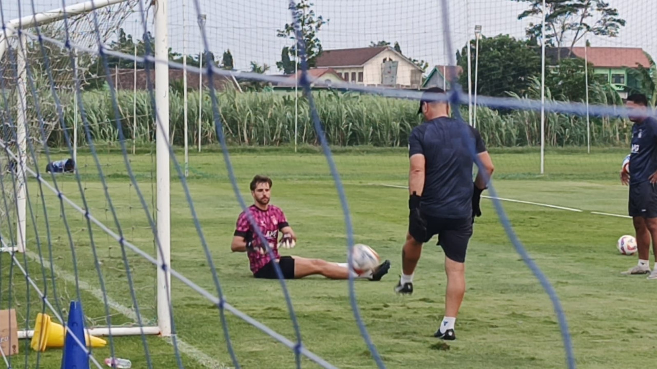 Foto: Kiper Persik Kediri, Leonardo Navacchio saat berlatih. (Persik Kediri/jatimnow.com)