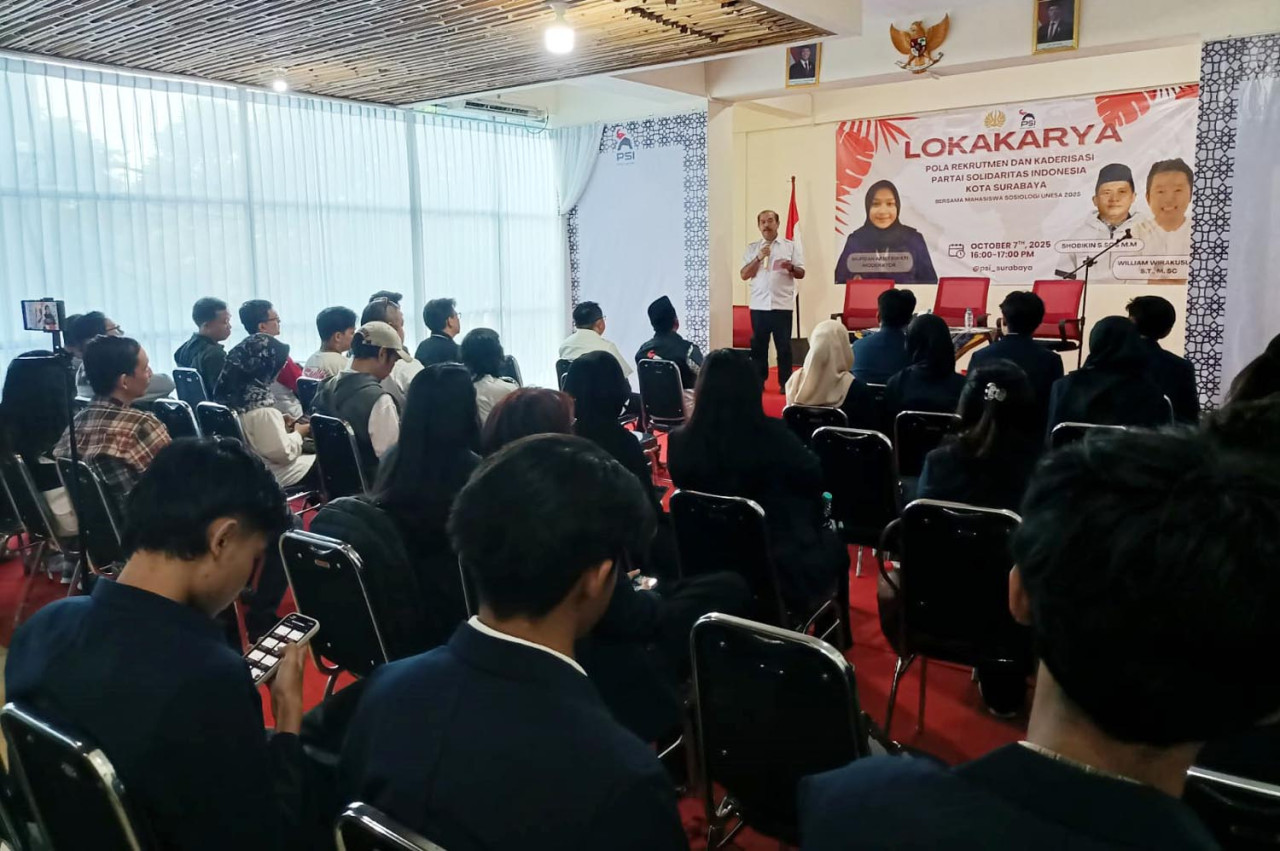 PSI Surabaya menggelar Lokakarya bertajuk “Pola Rekrutmen dan Kaderisasi PSI Kota Surabaya” yang melibatkan lebih dari 100 peserta, pada Selasa (7/10/2025). (Foto: Ali Masduki/jatimnow.com)