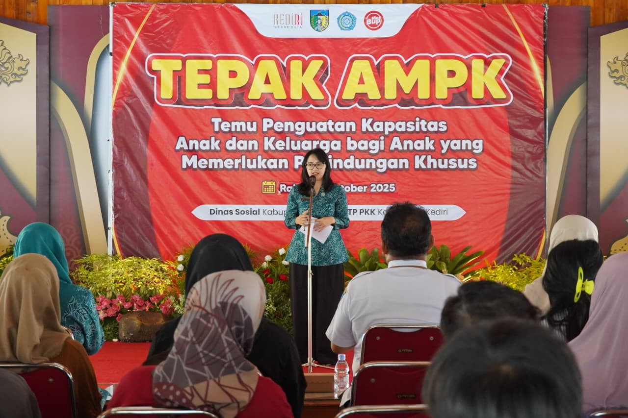 Mbak Cicha saat membuka acara pendampingan AMPK di Kediri. (Foto: Pemkab Kediri/jatimnow.com)