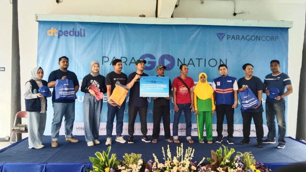 Paragonian Bergerak bersama DT Peduli Jawa Timur menggelar kegiatan sosial bertajuk Peduli Kesehatan Petugas Tarik Sampah. (Foto: Fatkur Rizki/jatimnow.com)