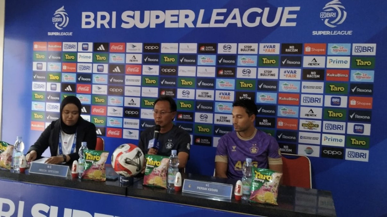 Pelatih Persik Kediri Ong Kim Swee dalam post-match conference jelang lawan PSIM. (Foto: Persik Kediri/jatimnow.com)