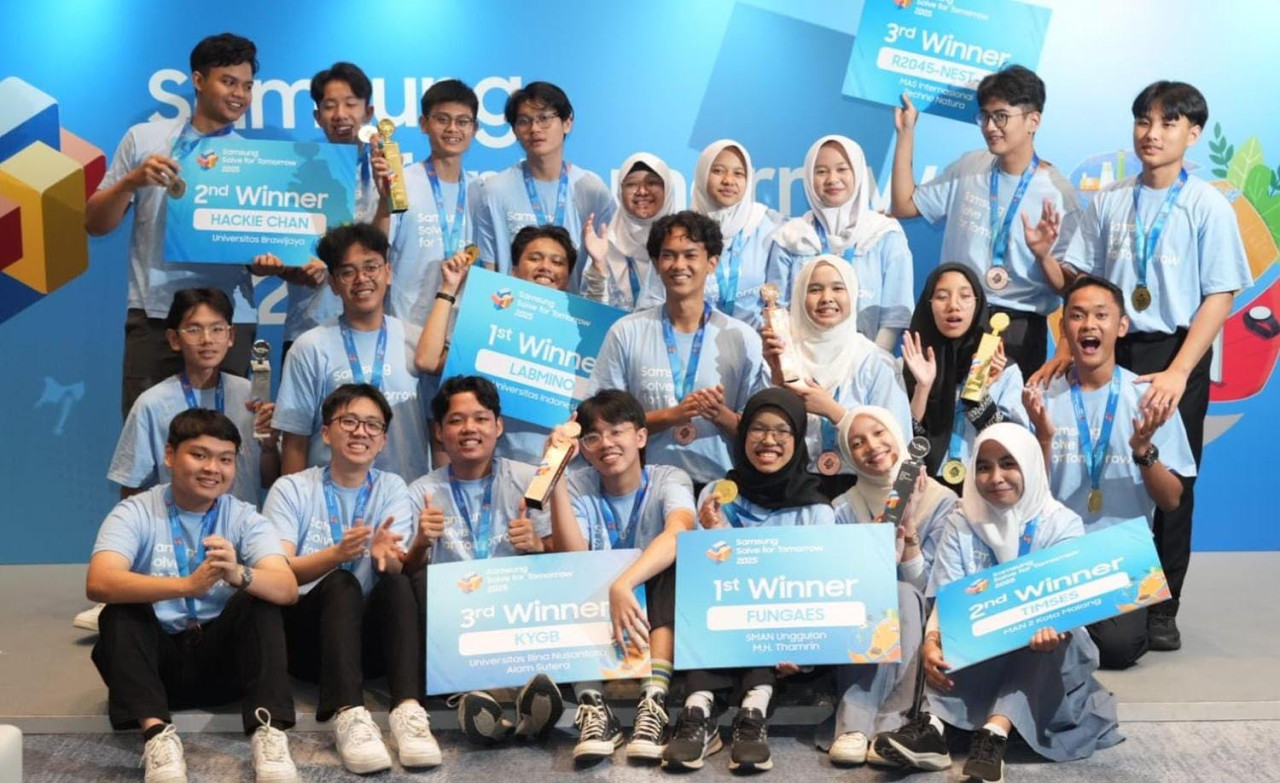 Seluruh pemenang Samsung Solve for Tomorrow (SFT) 2025. (Foto: Samsung for jatimnow.com)