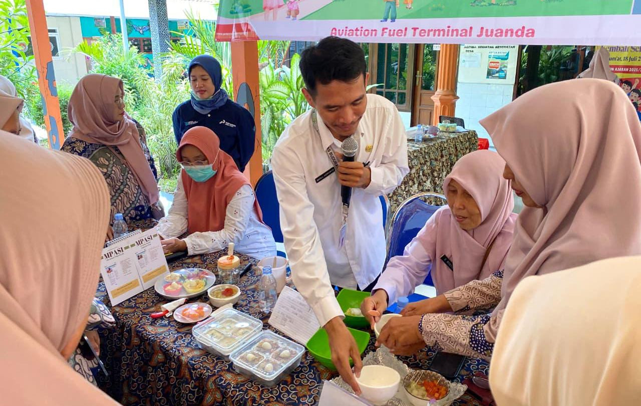 Pertamina menggelar Sosialisasi Kesehatan Ibu dan Anak sekaligus menyalurkan bantuan vital untuk percepatan penurunan angka stunting di Kabupaten Sidoarjo. (Foto/dok Pertamina)