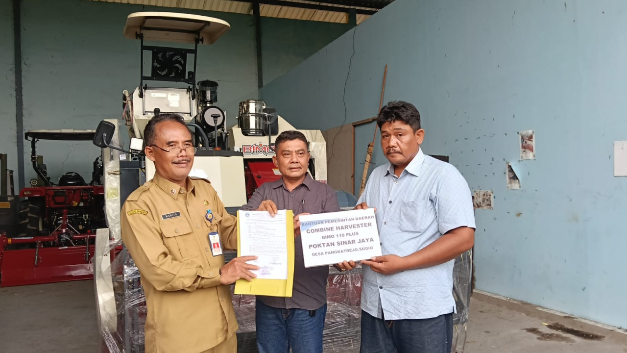 Petani Padi dan Tembakau di Lamongan Terima Bantuan Alat Pertanian