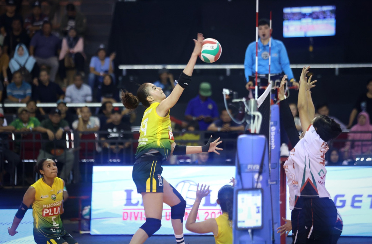 Pertandingan antara Petrokimia Gresik vs Bank Jatim di babak Final Four Livoli Divisi Utama 2025. (Foto: PBVSI for jatimnow)