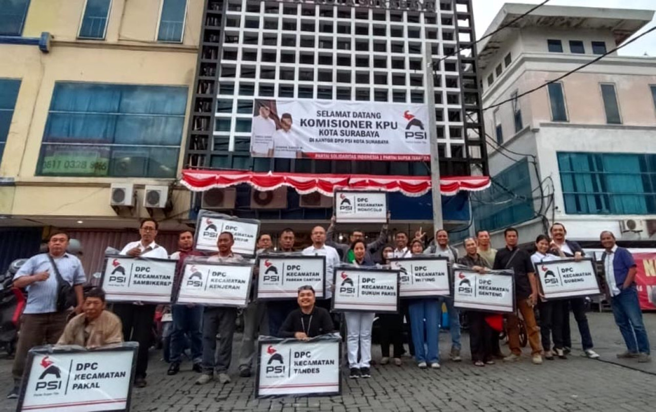 Calon pengurus akar rumput PSI Surabaya mengikuti pembekalan di Basecamp DPD PSI Surabaya. (Foto/jatimnow.com)