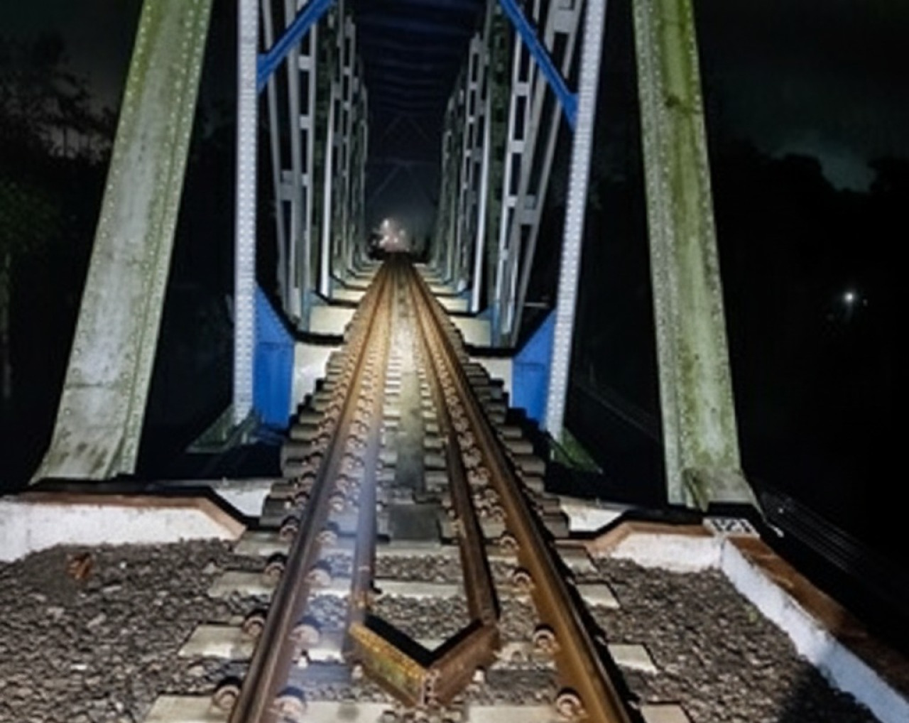 Foto : Kondisi rel kereta api Daop 9 Jember usai gempa. (Humas KAI Daop 9 Jember/jatimnow.com)