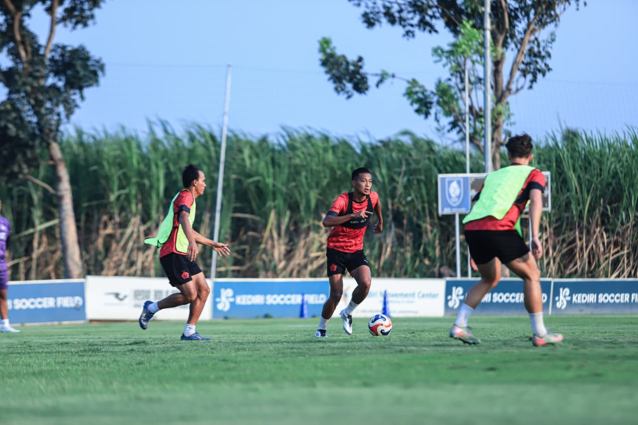 Foto: Rifqi Ray saat berlatih bersama Persik Kediri. (Persik Kediri/jatimnow.com)