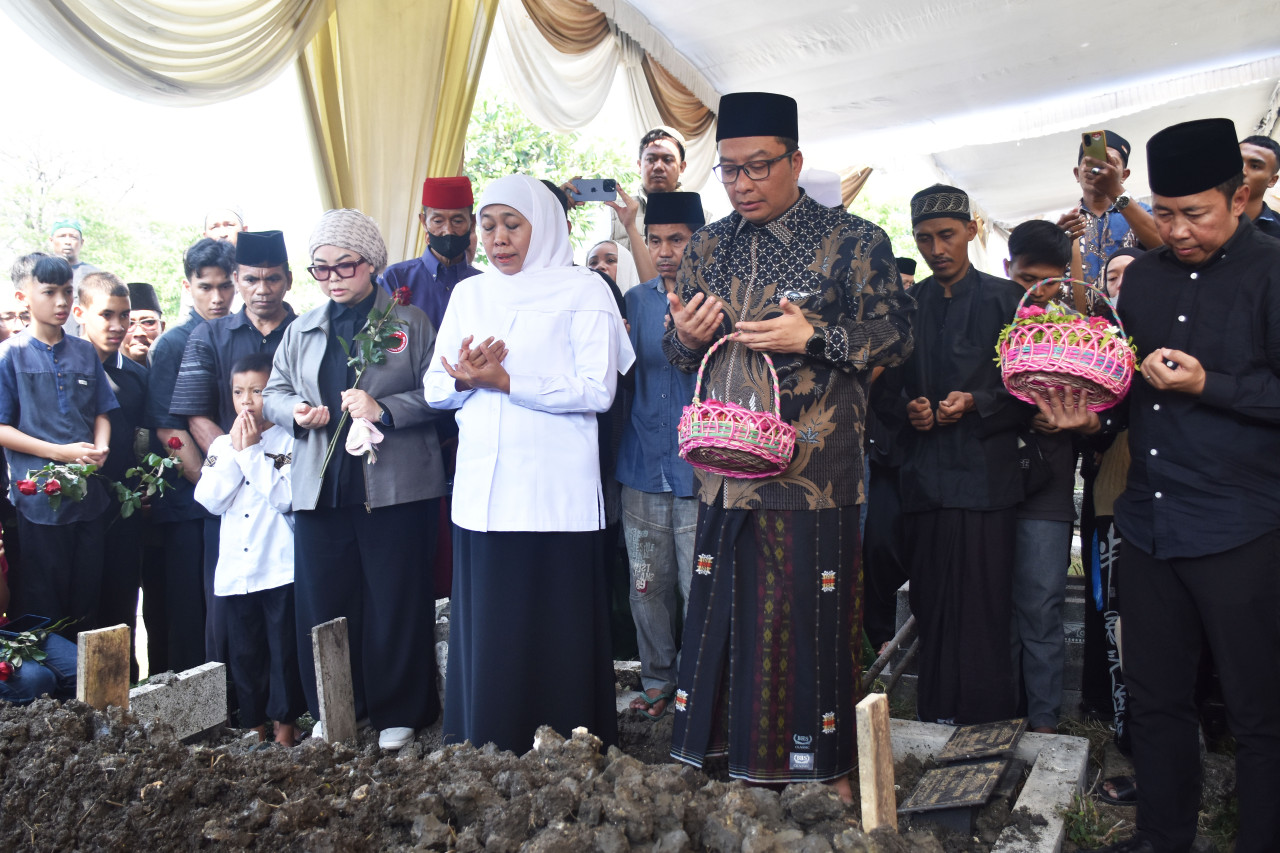 Tangis Iringi Pemakaman Jenazah Atlet Muda Asal Gresik yang Meninggal di Rusia