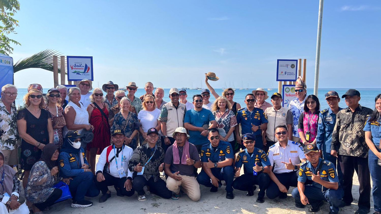 Para relawan wisata Bawean menjadi sosok di balik suksesnya gelaran Sail to Indonesia Chapter Bawean 2025. (Foto: Faisyal Akli for jatimnow.com)