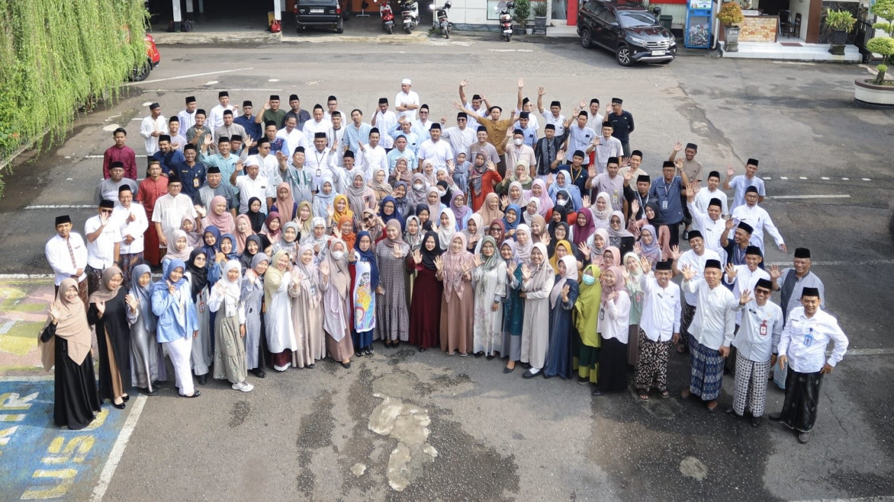 ASN Pemkab Trenggalek Kompak Kenakan Baju Muslim di Hari Santri