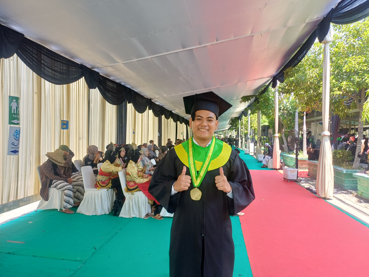 Foto: Susilo Bambang Yudhoyono disela-sela prosesi wisuda Unisla Lamongan. (Adyad Ammy Iffansah/jatimnow.com)