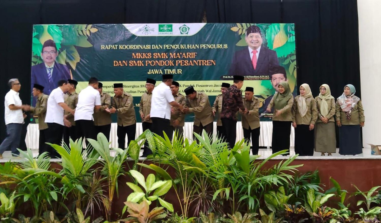 Prosesi pengukuhan MKKS SMK Ma'arif dan SMK Pondok Pesantren Jawa Timur di Tuban, Rabu (29/10/2025). (Foto/jatimnow.com)
