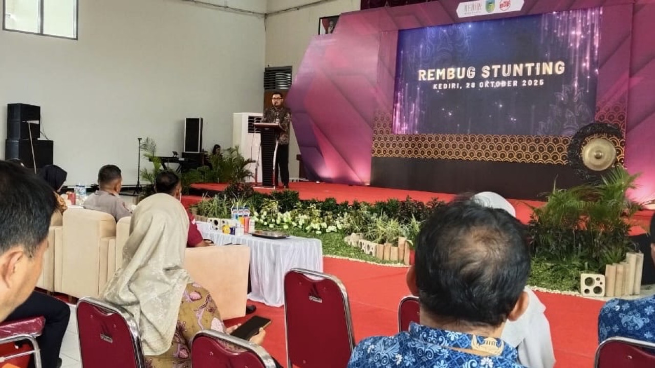 Mas Dhito dalam kegiatan rembug stunting di Kabupaten Kediri. (Foto: Pemkab Kediri/jatimnow.com)