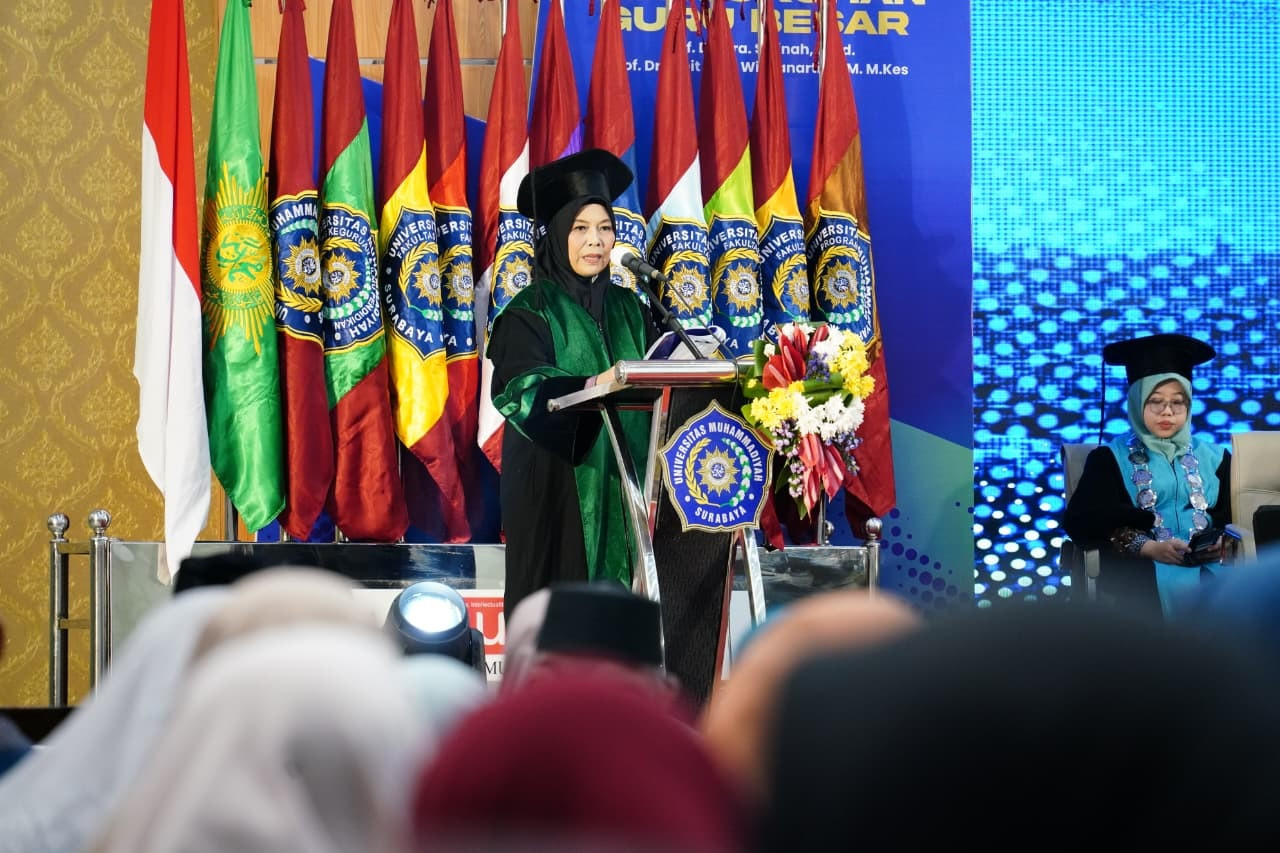 Guru Besar Bidang Kepakaran Pembelajaran Bahasa dan Sastra Indonesia UM Surabaya, Prof. Sujinah. (Foto: Humas UM Surabaya for JatimNow.com)