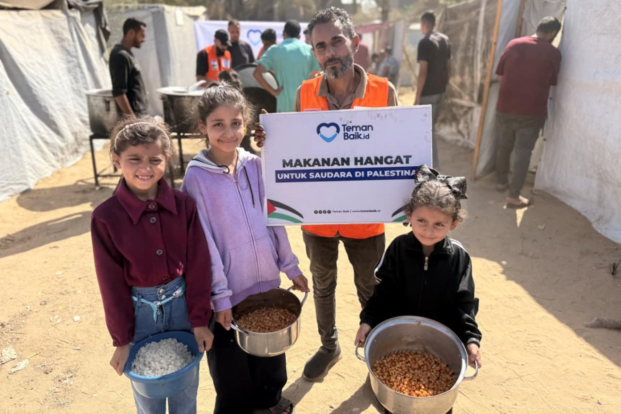 Lembaga Teman Baik salurkan 3.000 paket makanan hangat untuk pengungsi di Kamp Al-Quds, Jalur Gaza. (Foto: Teman Baik for JatimNow.com)
