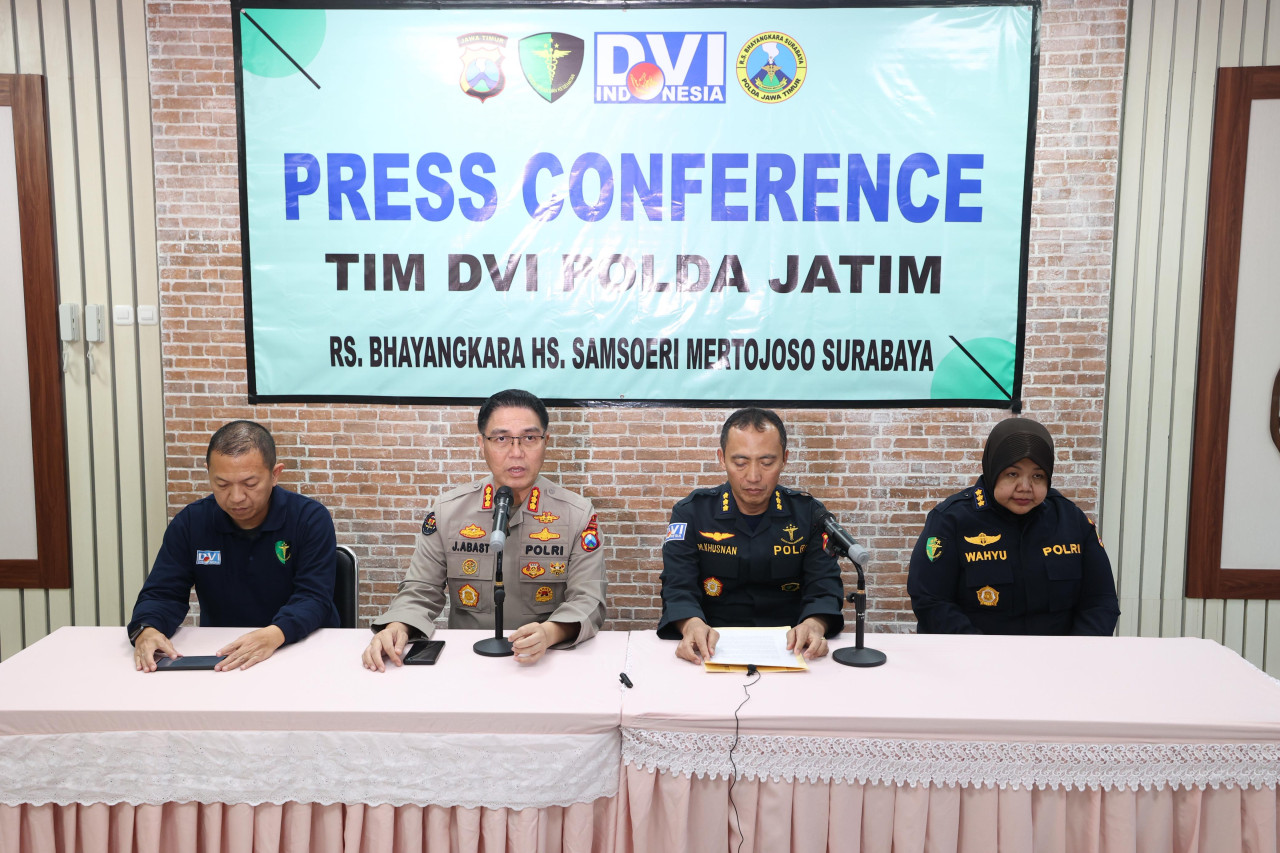 Kabid Humas Polda Jawa Timur Kombes Pol Jules Abraham Abast dalam pers konferense di Polda Jatim. (Foto: Polda Jatim/jatimnow.com)