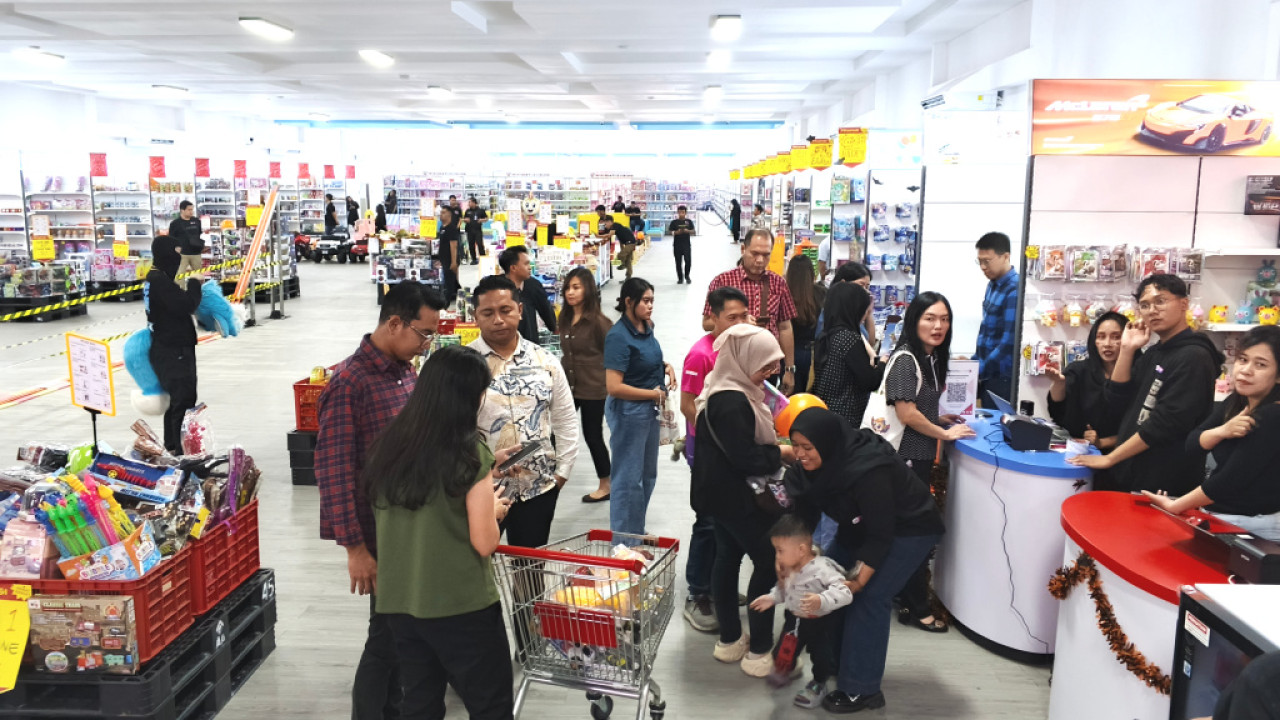 Toy Fiesta 2025, pameran dan bazaar mainan berskala besar yang berlangsung mulai 31 Oktober hingga 2 November 2025 di Indonesia Toys Paradise, Dupak Center, Surabaya. (Foto: Ali Masduki/jatimnow.com)