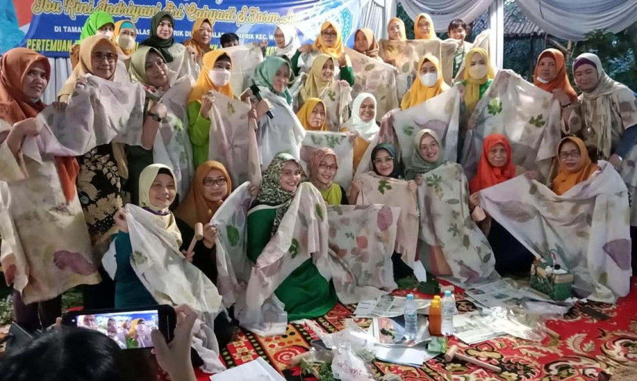 Shantika Fashion Jaya memberdayakan perempuan, khususnya para janda, untuk bangkit dari keterpurukan. (Foto: Pertamina for jatimnow.com)