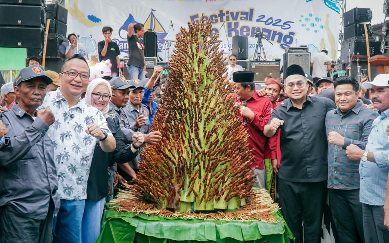 Wakil Bupati Gresik, dr. H. Asluchul Alif, menghadiri Festival Sate Kerang sekaligus peresmian KDMP Desa Randuboto Kecamatan Sidayu, Gresik. (Foto: Diskominfo Gresik)