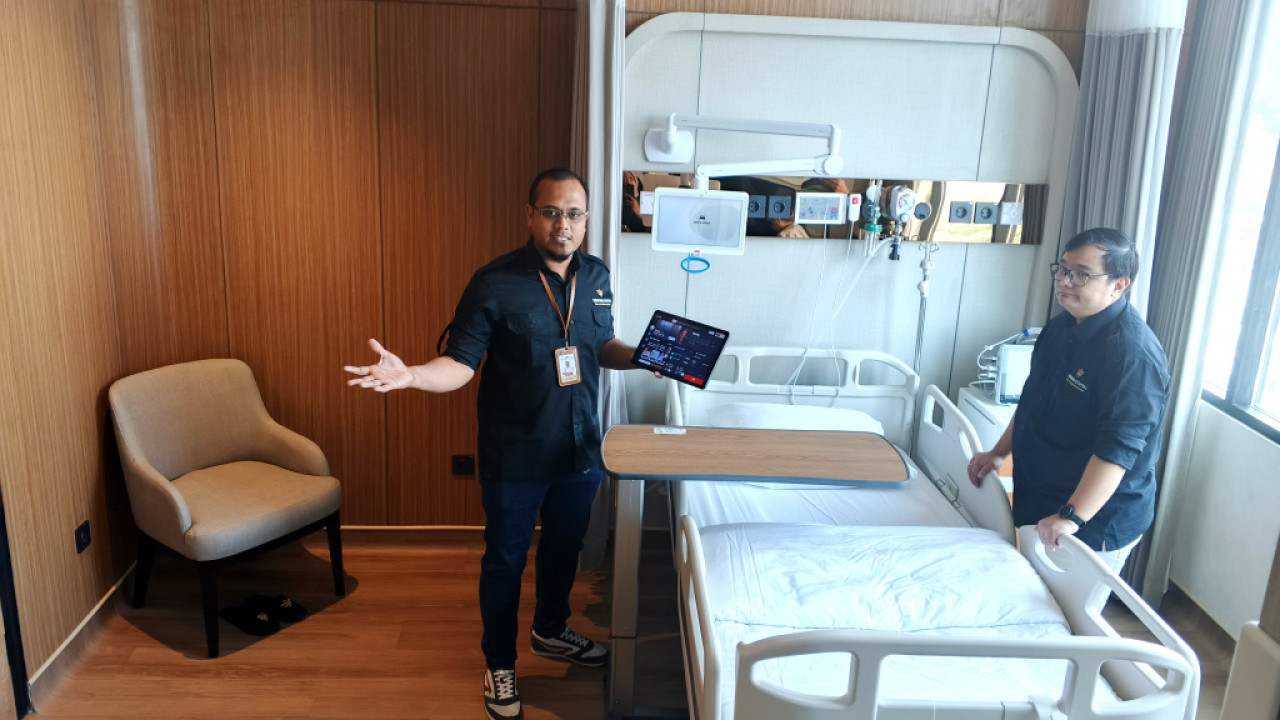Kamar rawat inap bernuansa premium Waron Hospital Surabaya. (Foto: Ali Masduki/jatimnow.com)