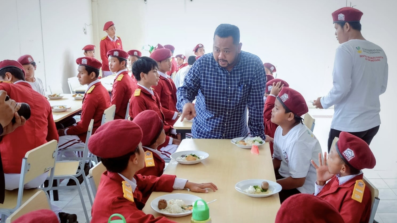 Bupati Gresik Fandi Akhmad Yani saat melakukan visitasi ke Sekolah Rakyat Terintegrasi (SRT) 45 Semarang. (Foto: Diskominfo Gresik/jatimnow.com)