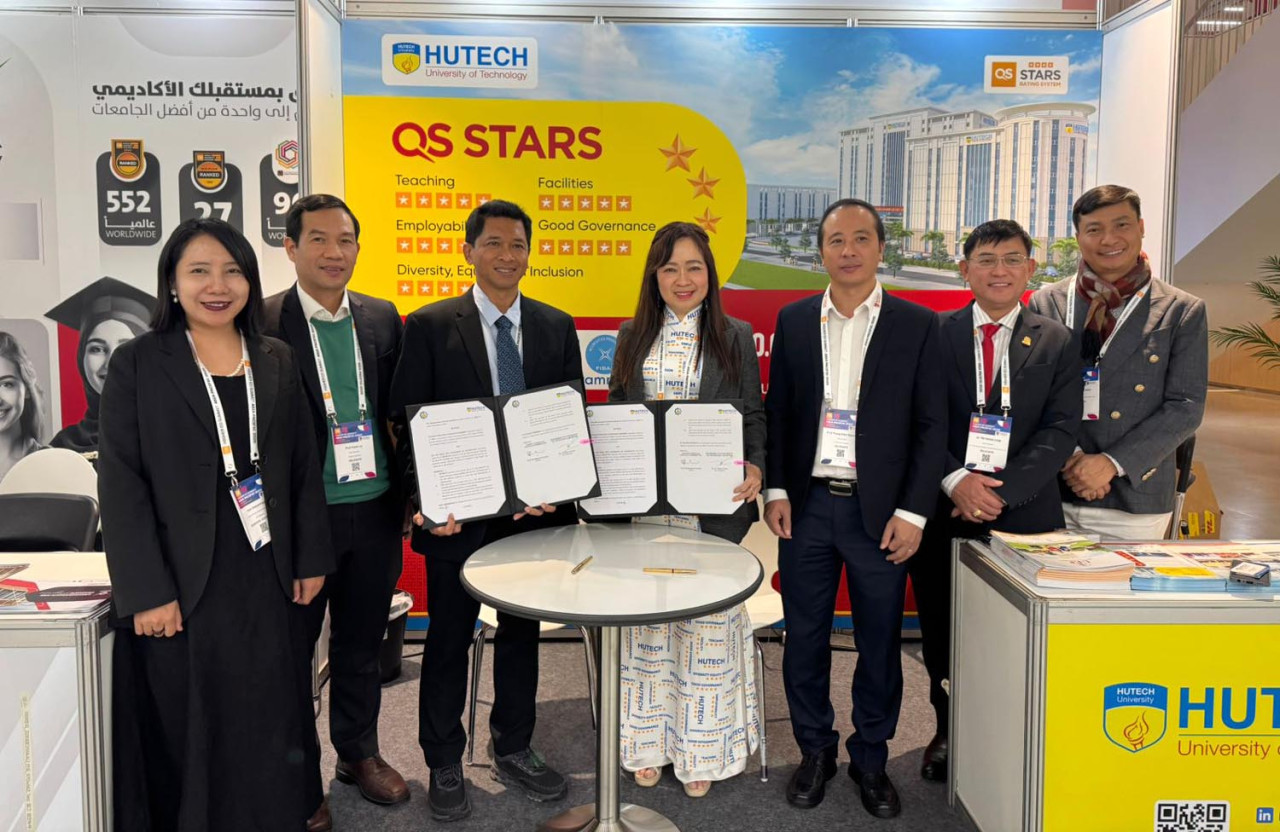 Penandatanganan MoU antara ITS dan Ho Chi Ming City University of Technology, Vietnam yang berlangsung di Seoul, Korea Selatan. (Foto/Humas ITS for JatimNow.com)