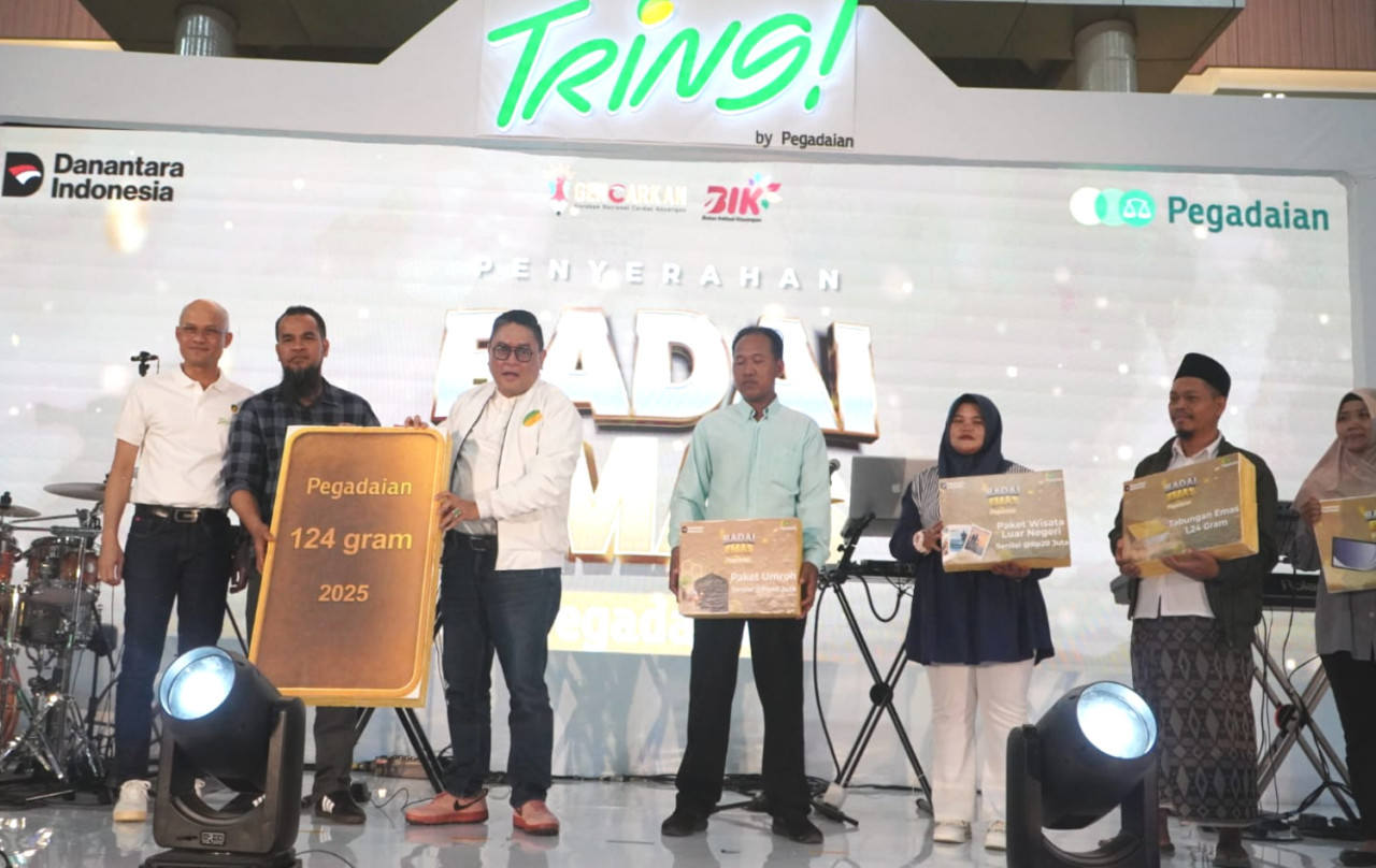 Penyerahan hadiah dilakukan meriah dalam acara Festival Tring! by Pegadaian di Pakuwon Mall Surabaya, Minggu (26/10). (Foto/jatimnow.com)