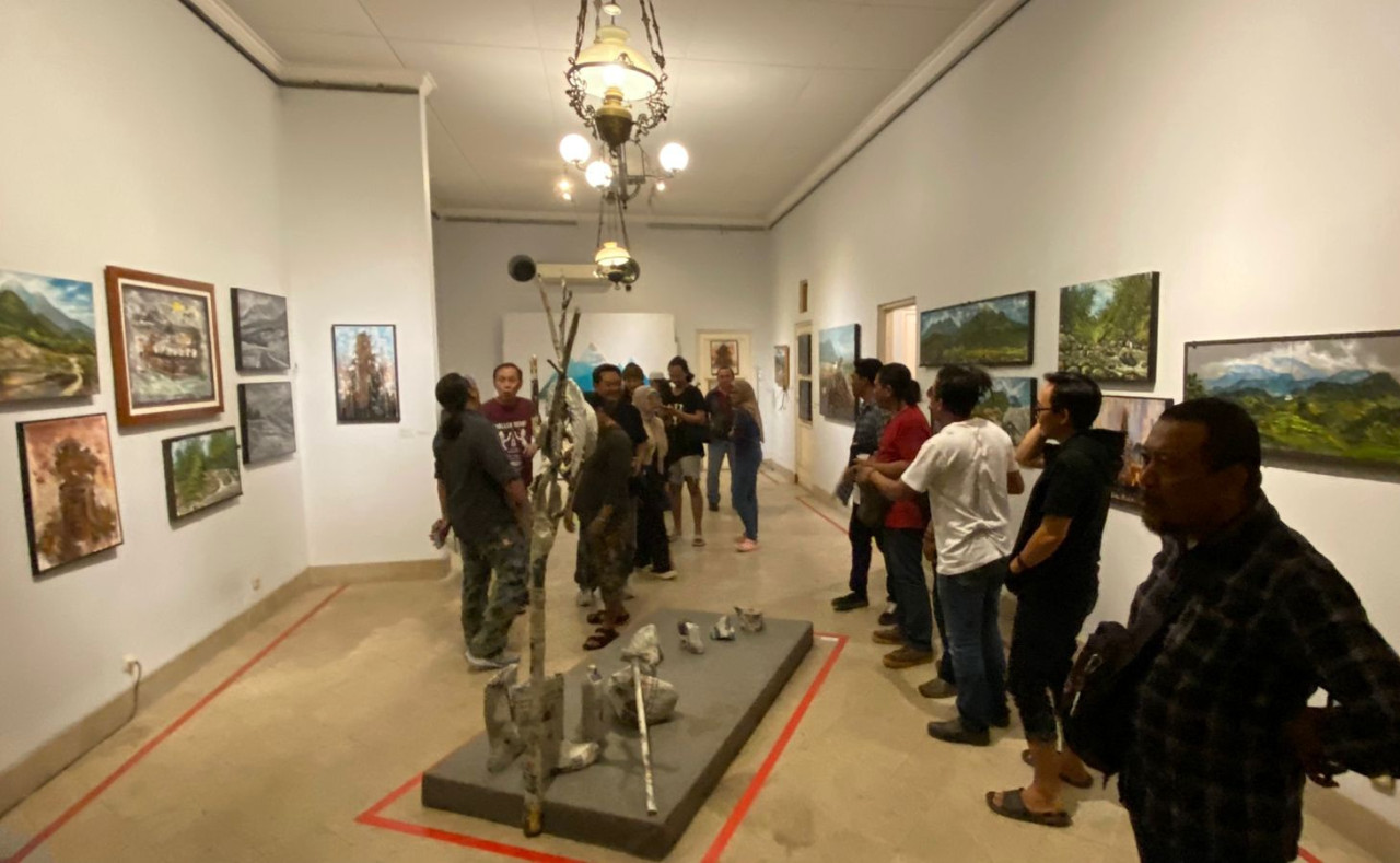 Suasana pameran seni rupa kelompok Bedebah STW bertema "Kaki-kaki Penanggungan" di Art Lab, Jl. Darmo Kali 14 Surabaya. (Foto: Bedebah STW for jatimnow.com)