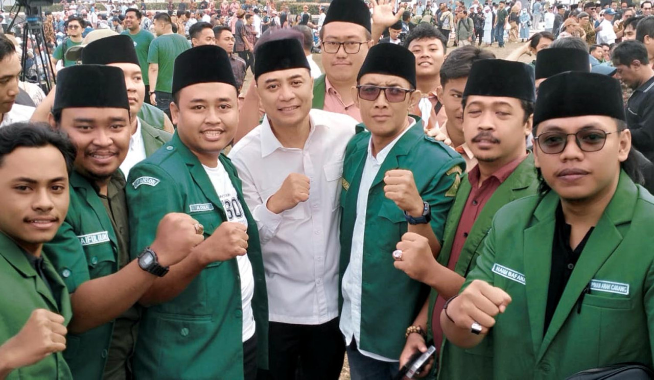 Wali Kota Surabaya Eri Cahyadi bersama Gerakan Pemuda (PC GP) Ansor Kota Surabaya. (Foto: GP Ansor for JatimNow.com)